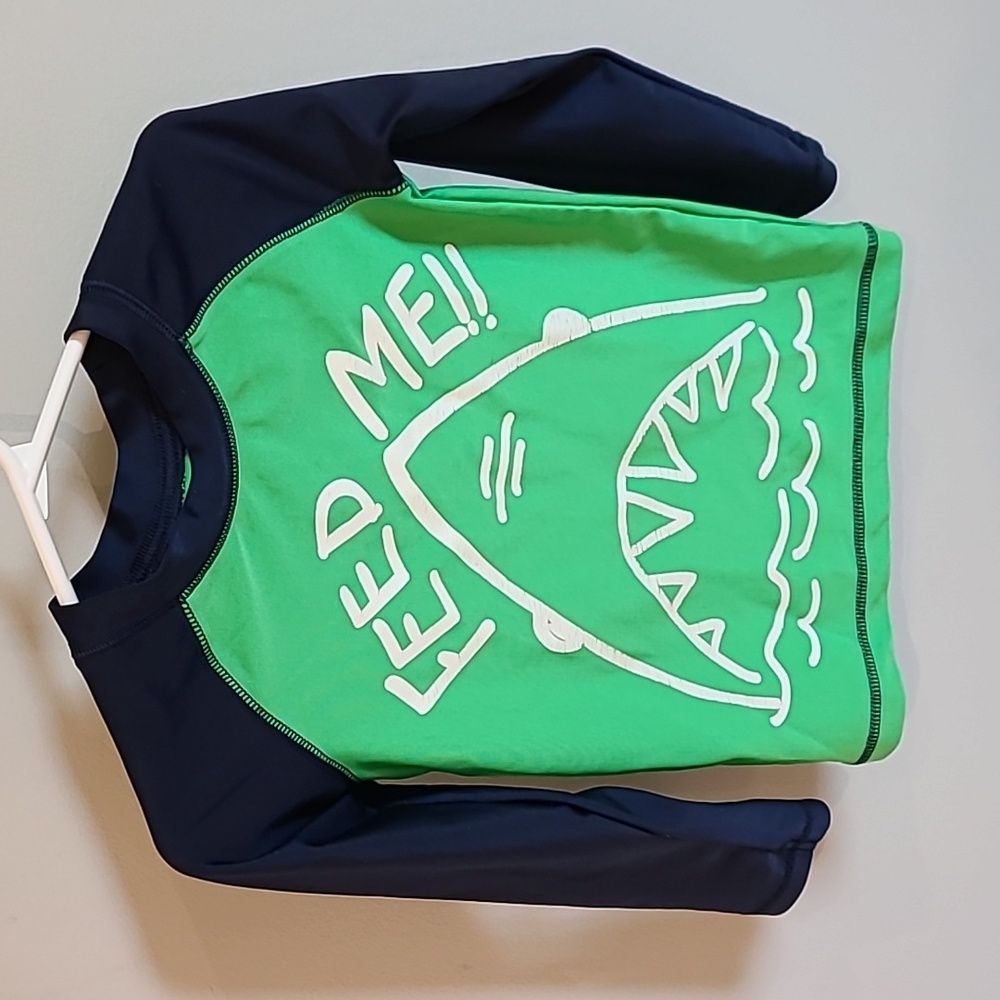 4T boys rash guard
